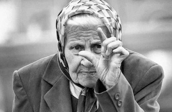 Müəllim ölən anasının pensiyasını almaq üçün görün nə etdi?