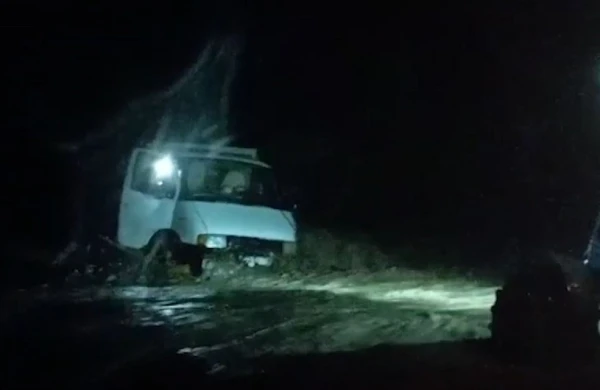 Maşın qarışıq sürücü çayda batdı  — Azərbaycanda dəhşətli video