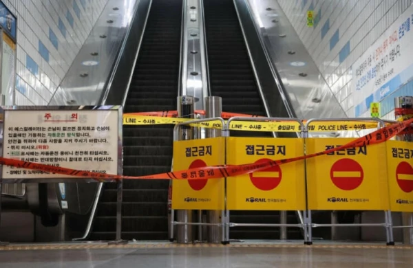 Metroda eskalator qırıldı: Yaralananlar var