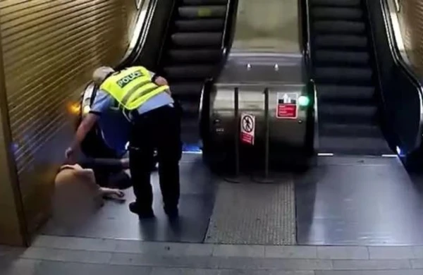 Metroda dəhşət:Eskalator tərsinə fırlandı - VİDEO