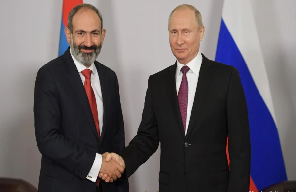 Putin Soçidə Paşinyanla görüşüb