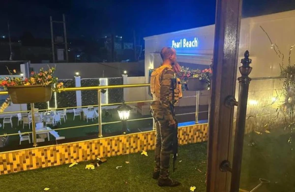Terrorçular otelə hücum etdi