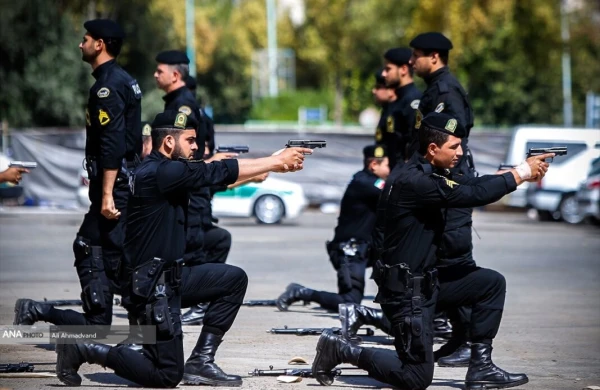 İranda polislər güllələndi