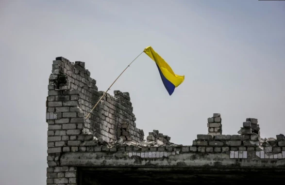 Ukrayna əsgərlərinin azad etdiyi kəndlərdən yeni fotolar