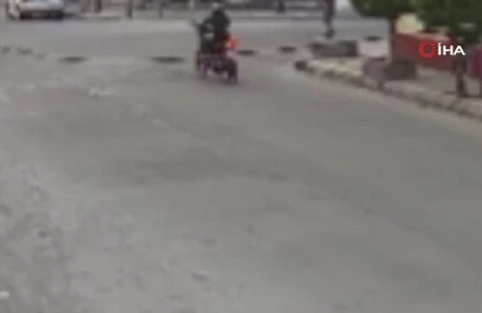 Motosikletçi küçədə belə öldü - ANBAAN VİDEO