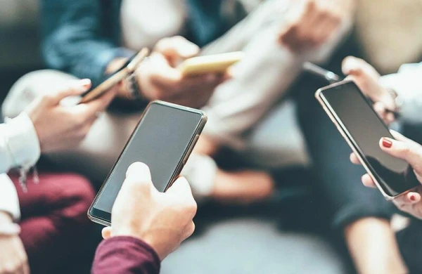 Səfər öncəsi şok tapşırıq: Telefonlar evdə qalmalıdır!