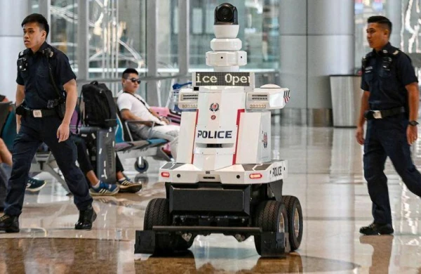 Bu ölkədə robot polislər işə başlayıb