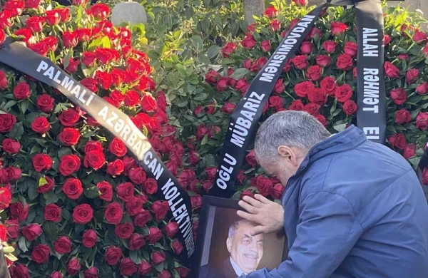Mübariz Mənsimovun atasının dəfnindən görüntülər - VİDEO