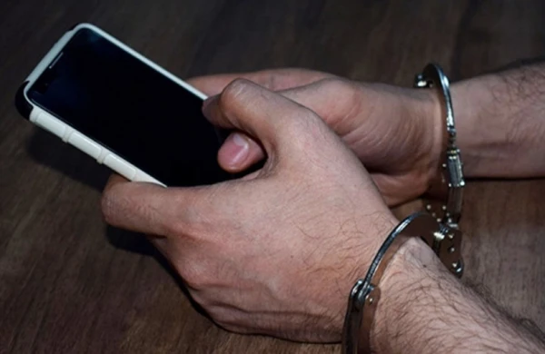 Bakıda parkda 2 nəfərin telefonu oğurlanıb