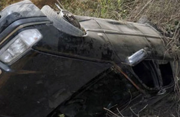 İsmayıllıda “Mercedes” dərəyə aşıb, sürücü ölüb