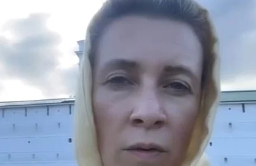 Zaxarova başını bağlayıb Putinə dua etdi —  VİDEO