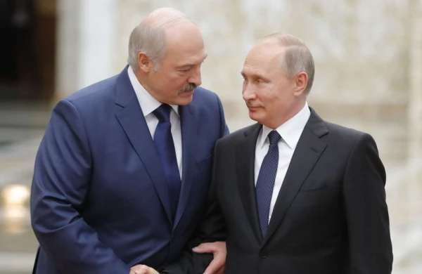 Putin və Lukaşenko telefonla son vəziyyəti müzakirə ediblər