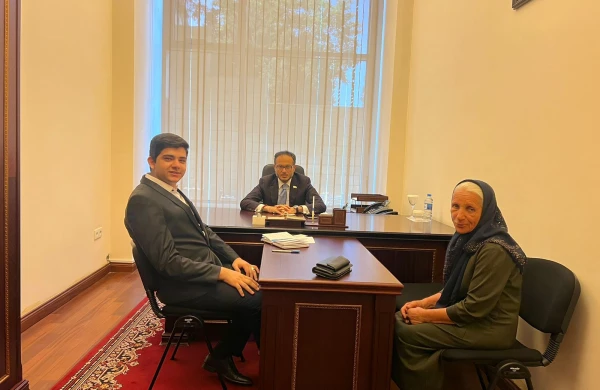 Deputat Ramil Həsən Milli Məclisdə vətəndaşları qəbul edib