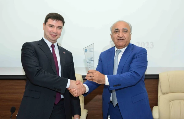 Kapital Bank-la UNEC arasında yeni memorandum imzalandı