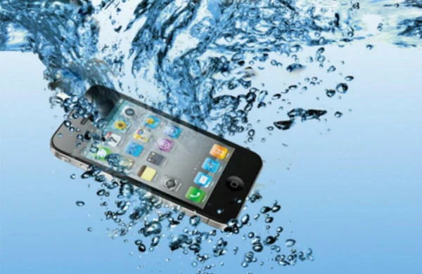 Telefon suya düşərsə, bunu etməyin