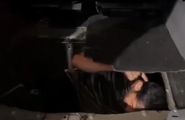 Polis maşının "baqaj"ın açdı:Şok mənzərə ilə rastlaşdı - FOTO