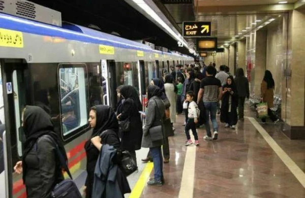 Tehran metrosunda “Qadın, həyat, azadlıq” şüarı yazıldı - VİDEO