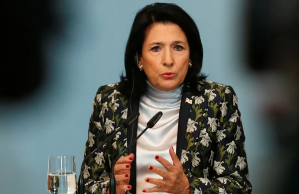 Gürcüstan prezidenti ölkəyə gələn rusları təhlükə hesab edir
