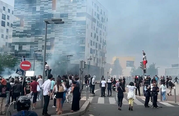 Fransada iğtişaşlar DAVAM EDİR: Polis gözyaşardıcı qazdan istifadə edib - VİDEO
