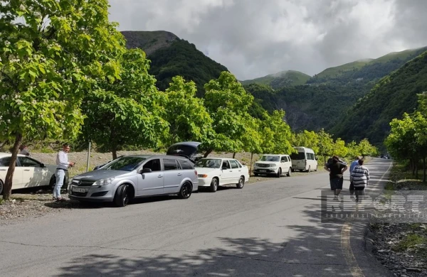 Qaxda turist qayalıq ərazidən yıxılaraq yaralandı