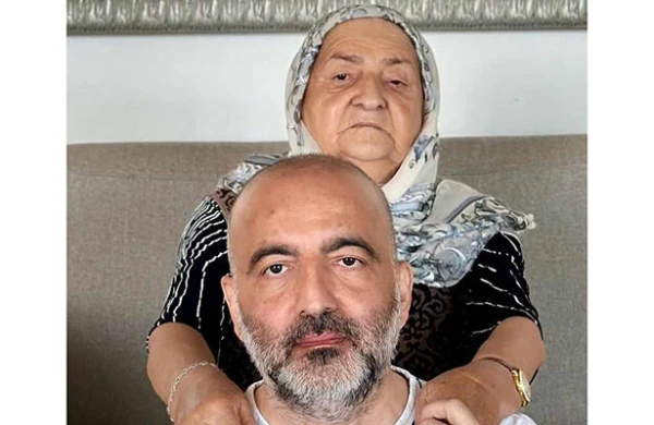 Mübariz Mənsimovdan anasına doğum günü təbriki: "Bilirəm, sənə çox ağırdır"
