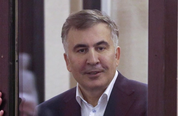 "Putinin sondur" - Saakaşvili