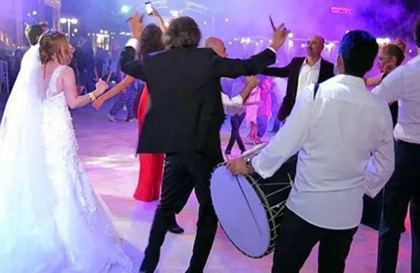 Türkiyədə ŞOK QADAĞA: kişi və qadınlar birgə əylənə bilməyəcəklər - FOTO