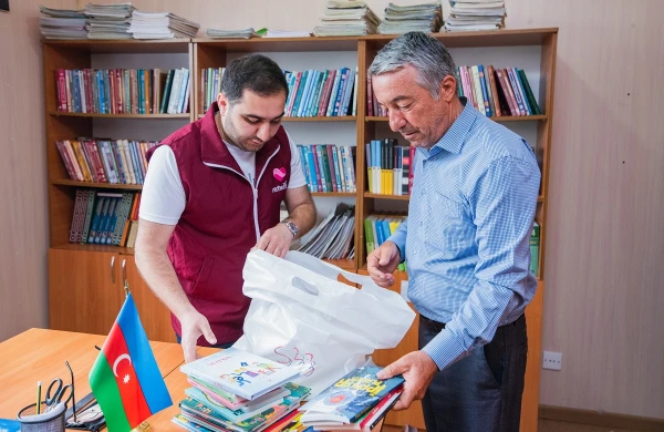 Qırmızı Ürəklər Fondundan “Kitab Gəzər” layihəsinə dəstək