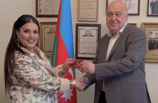 "Zəlimxan Yaqub yuxuda Telli Borçalıya deyib ki,qələmin birini Elzaya ver"