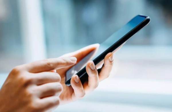 Bu ölkədə məktəbdə telefon qadağan edildi