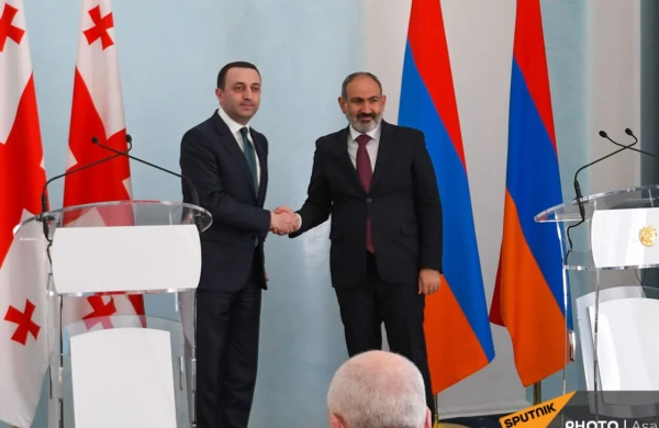Paşinyan Gürcüstana gedir