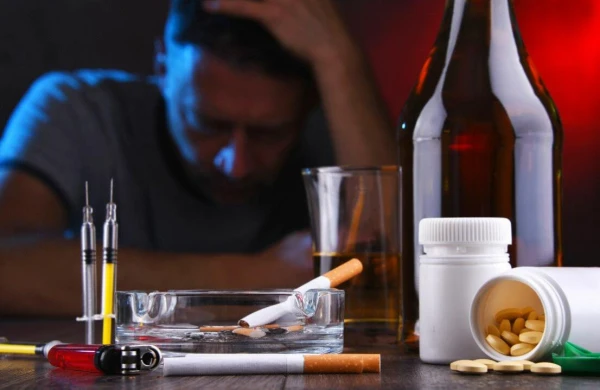 Nəyə görə çox içənlər siqaretə meyillidir?