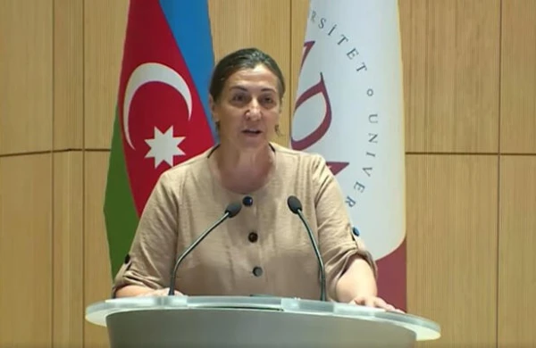 İmtahanda 59 bal toplayan şəhid anasının çıxışı maraqla qarşılandı - VİDEO