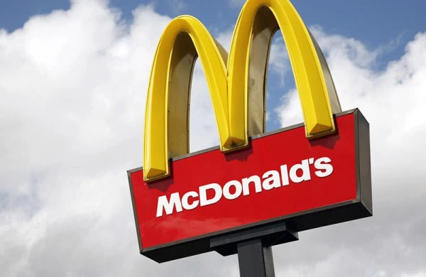 Bakıda “McDonalds”da insident - Müştəri monitoru sındırdı