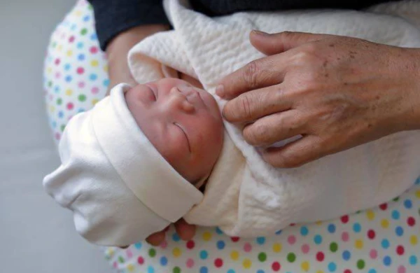 Bakıda DƏHŞƏTLİ HADİSƏ: Qadın 1 yaşlı körpəsini zəhərləyib öldürüb