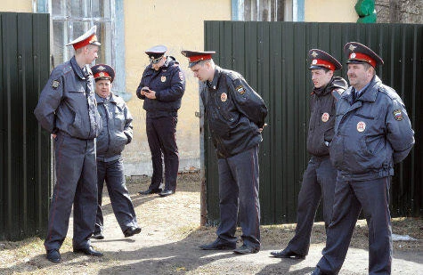 Polis keçmiş sevgilisinin mənzilinə girdi: Yeni sevgilisini DOĞRADI