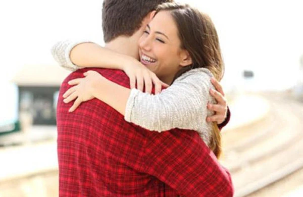 Qucaqlaşmaq&nbsp; ruh halını&nbsp; yaxşılaşdırır