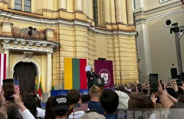 Baydenin Vilnüs Universitetinin tələbələri ilə görüşündən maraqlı anlar - VİDEO - FOTO