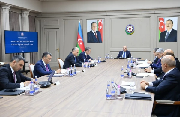 Baş nazir iclas keçirib