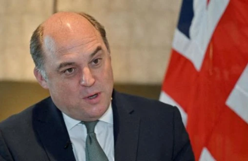 Böyük Britaniyanın müdafiə naziri Rusiyanı “kövrək” adlandırıb