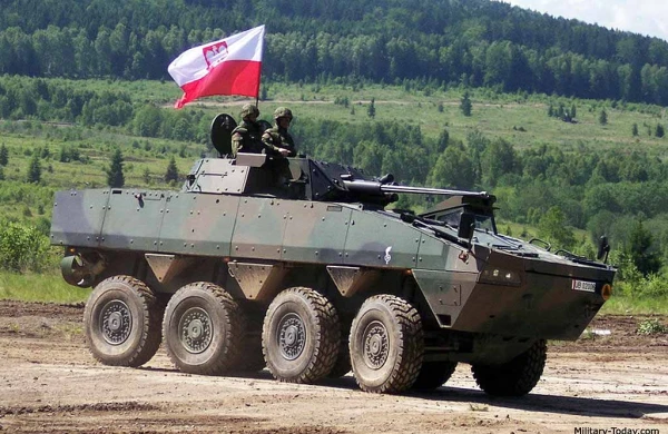 Polşa qoşunlarını Belarus sərhədinə yığır