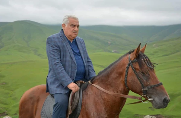 "Fermerlə görüşə "Maybach"la getməliydim?" - Əhəd Abıyevdən açıqlama