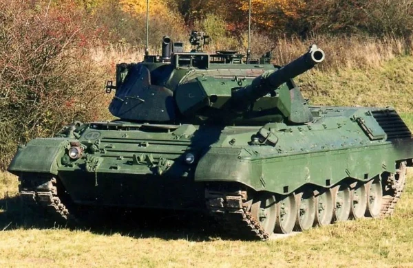 Almaniya ilk dəfə Ukraynaya "Leopard 1A5" tankları verib
