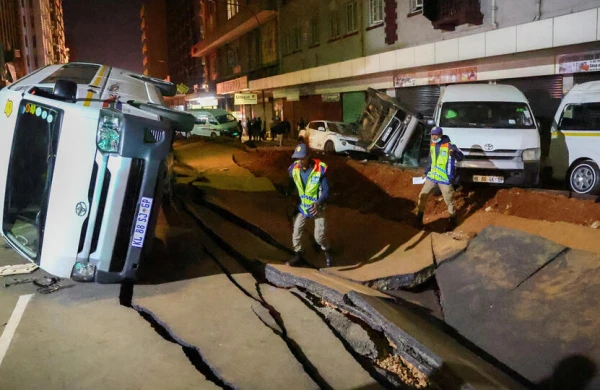 Dəhşətli anlar kameraya düşdü:Maşınlar göyə qalxdı