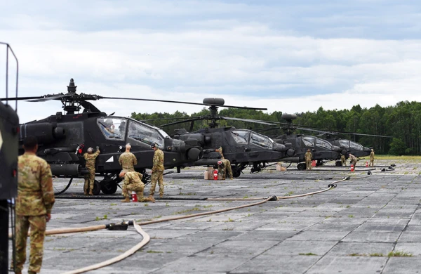 Polşa Belarusla sərhəddə 96 Apaçi helikopteri yerləşdirəcək