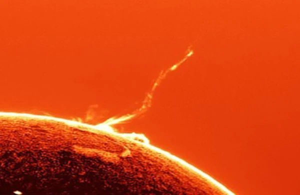 Günəşdə 20 Yer ölçüsündə planeti uda biləcək partlayış olub