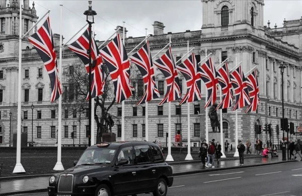Böyük Britaniya Belarusun altı müdafiə müəssisəsinə qarşı sanksiya tətbiq edib