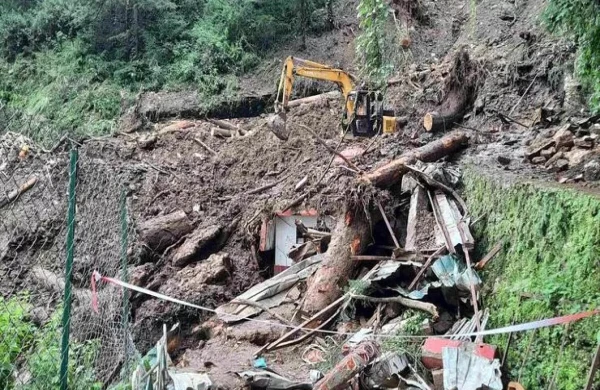 Aramsız yağışlar 72 nəfərin həyatına son qoydu