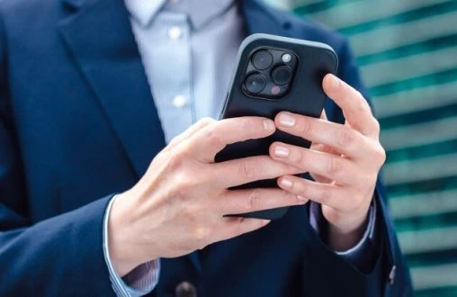 İlon Maskın sosial şəbəkəsi App Store və Google Play-dən silinə bilər