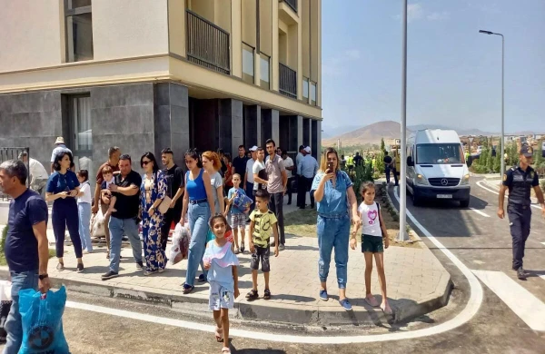 24 ailə Füzuli şəhərində yeni tikilən evlərdə məskunlaşıb - FOTO